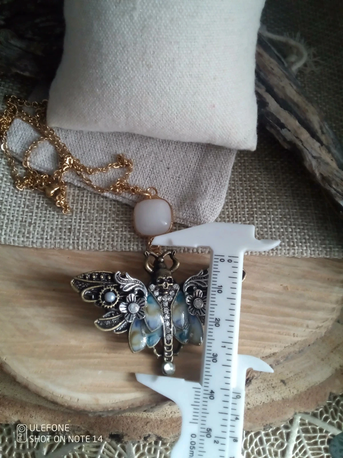 Collar esfinge dorado y piedra de jade blanco – photo 2